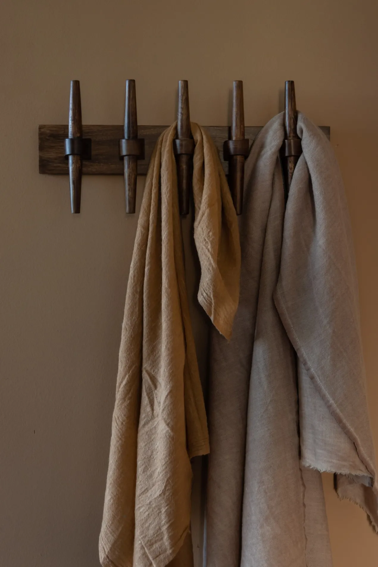 Wall coat rack jakub walnut
