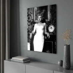 Walljar acrylglas schilderij - Marilyn Monroe Posing Acrylglas schilderij - 50 x 70 cm
