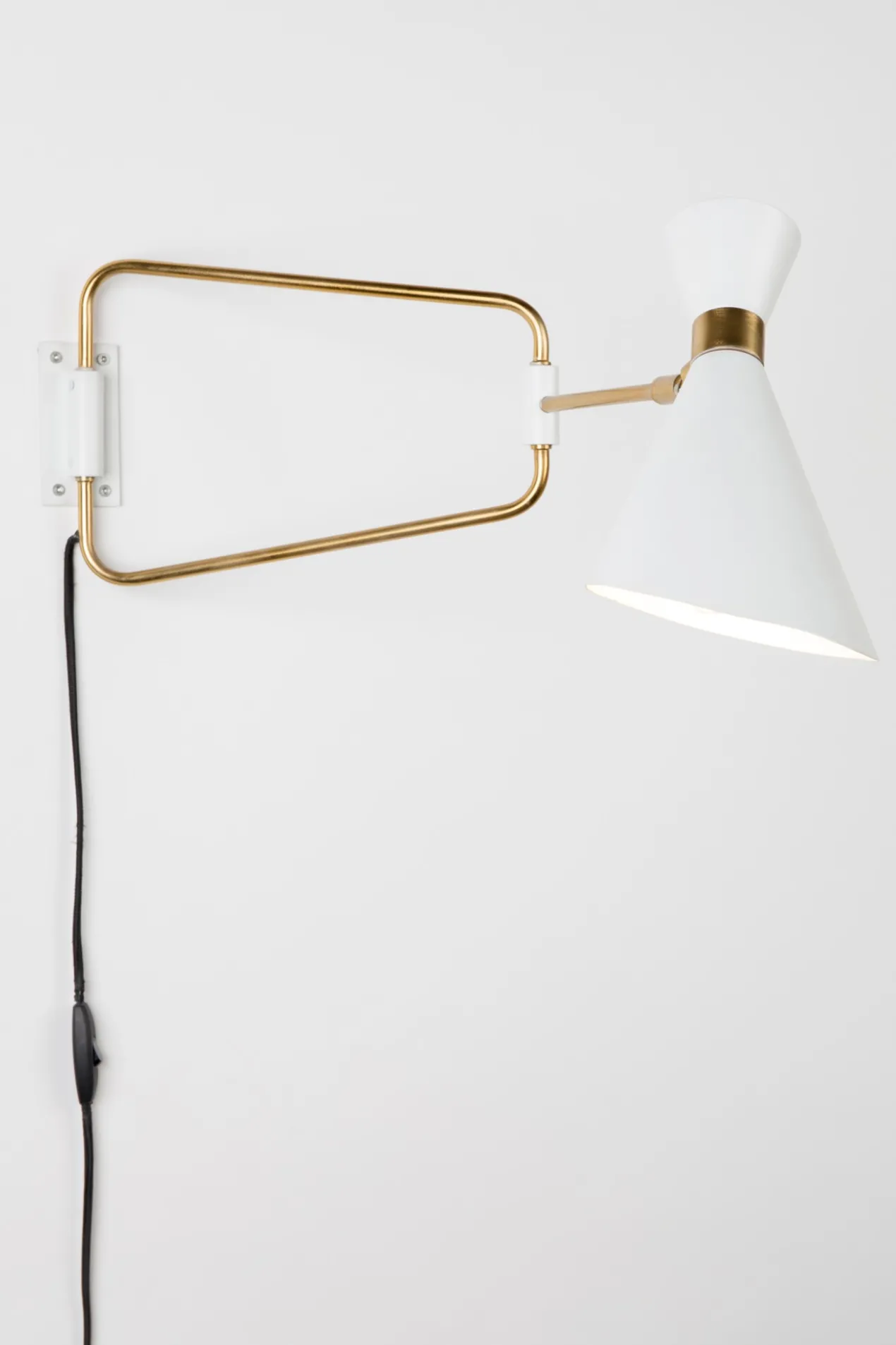 Wall lamp shady white