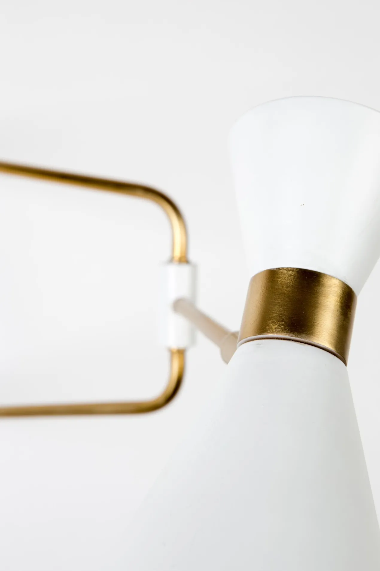 Wall lamp shady white