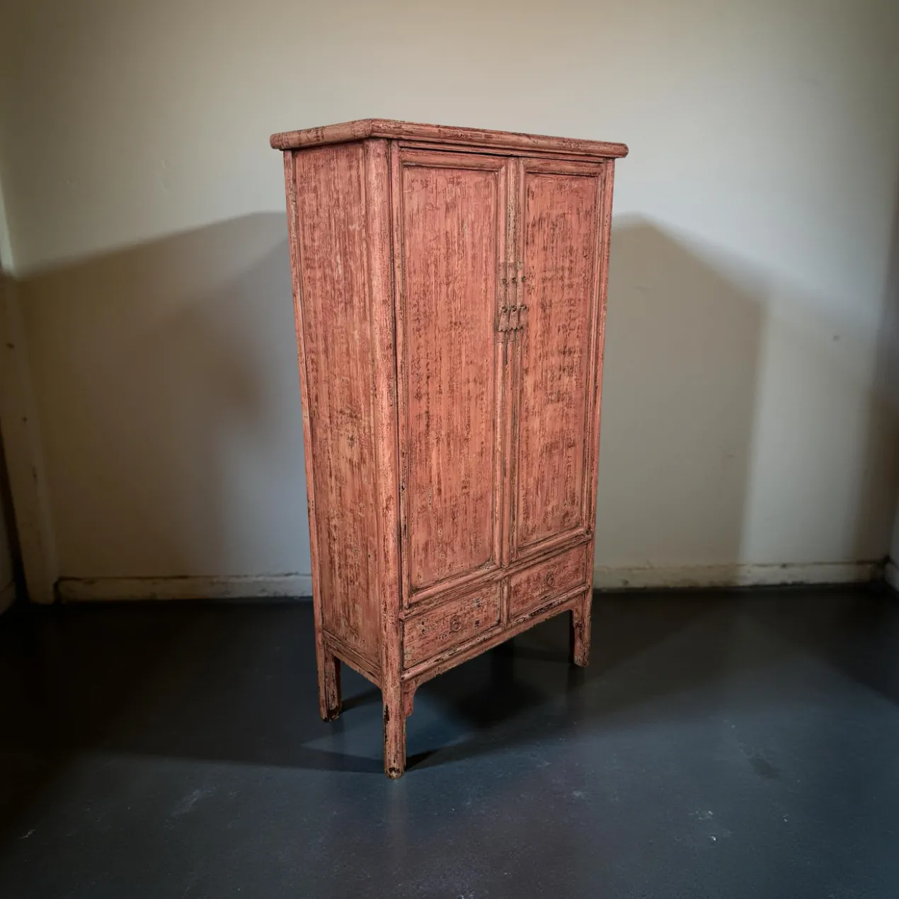 Wandkast 2 deur 4 la roze/rood uniek
