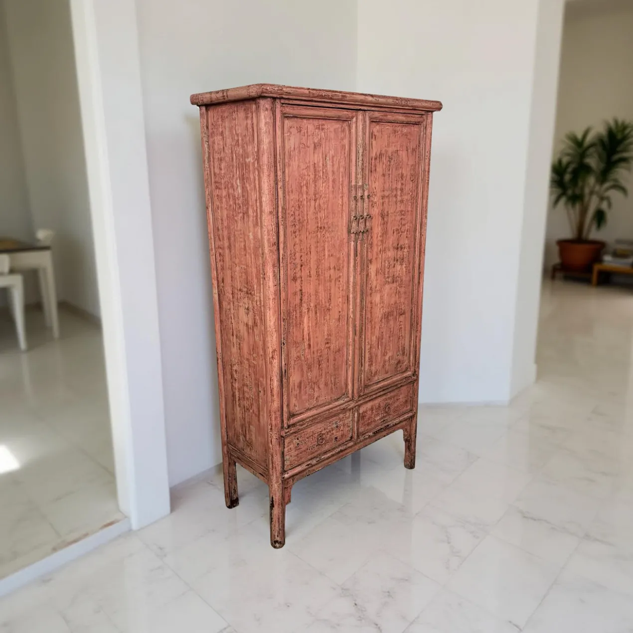 Wandkast 2 deur 4 la roze/rood uniek