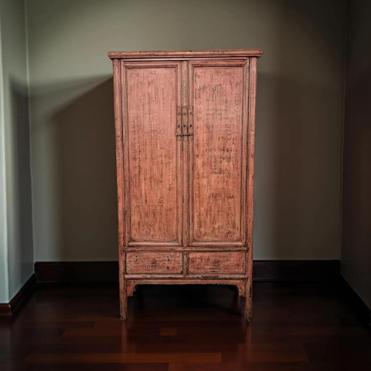 Wandkast 2 deur 4 la roze/rood uniek