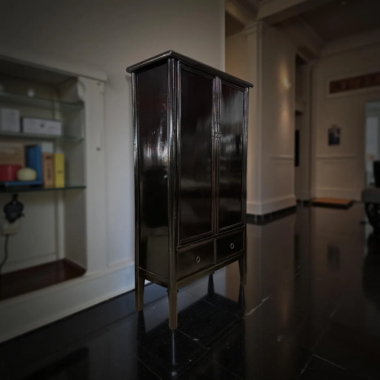 Wandkast zwart 2deur 4la lak uniek