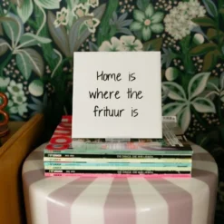 Wandtegel Home is where the frituur is