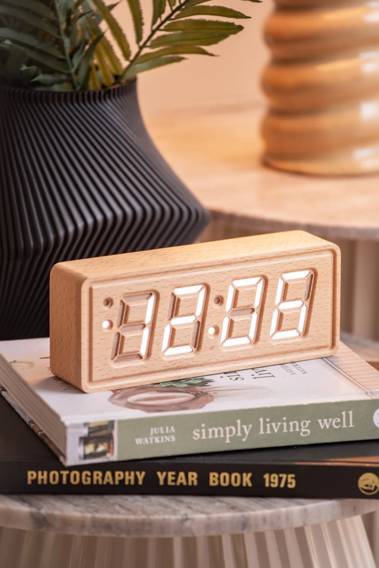 Wekker Solid Wood Engraved - Donker hout