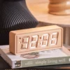 Wekker Solid Wood Engraved - Licht hout