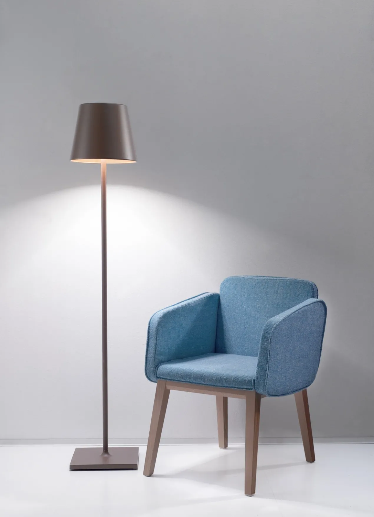 Zafferano oplaadbare vloerlamp XXL roest