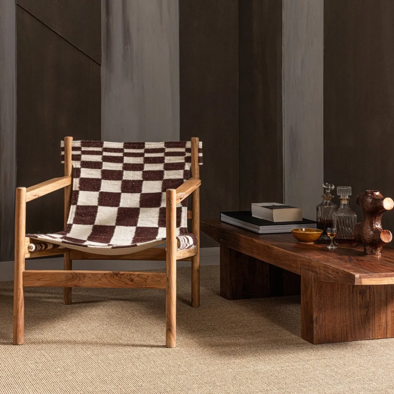 Zano fauteuil hout bruin met kelim zitting naturel