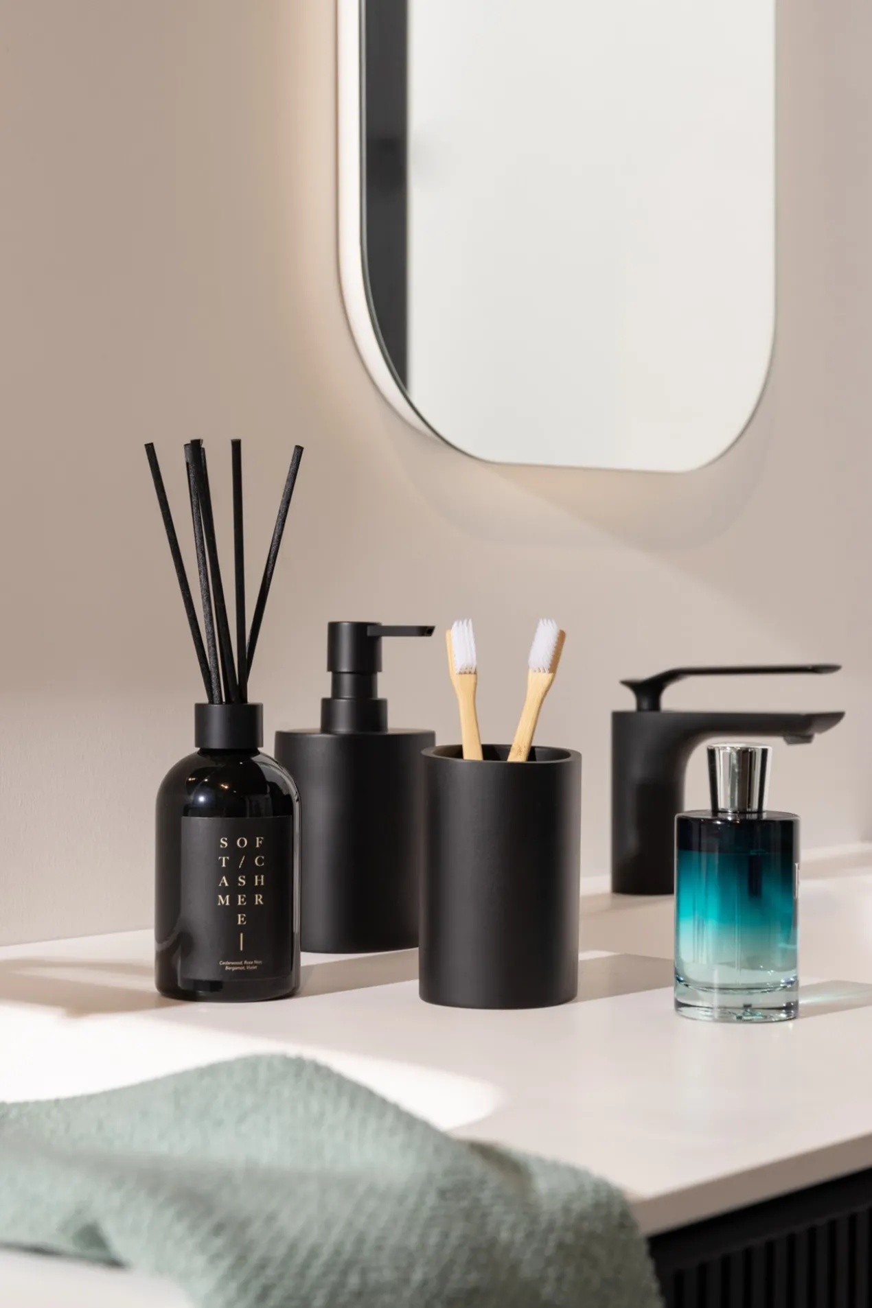 Zeeppompje deep black